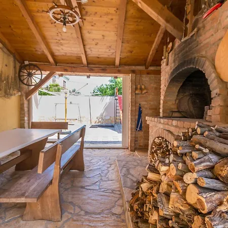 1 Bedroom Cozy In Appartement