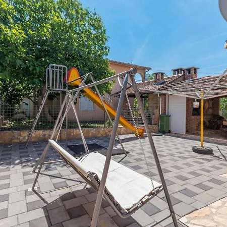 1 Bedroom Cozy In Appartement *