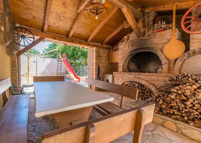 1 Bedroom Cozy In Appartement