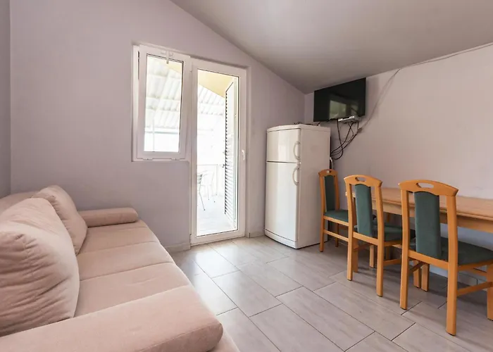 1 Bedroom Cozy In *