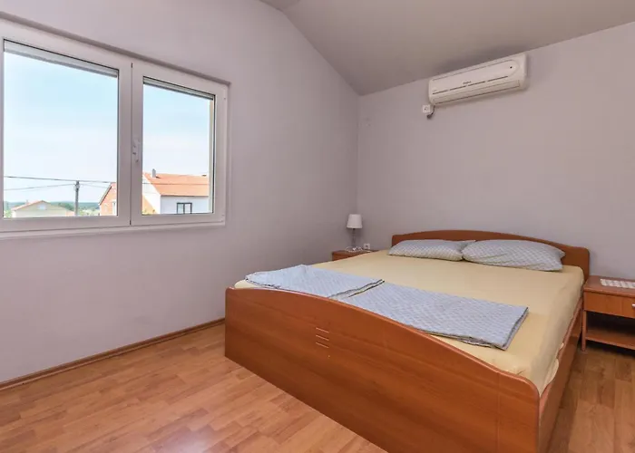 1 Bedroom Cozy In Appartement